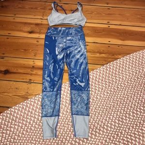 Matching Blue Patterned Sports Bra/Leggings Set